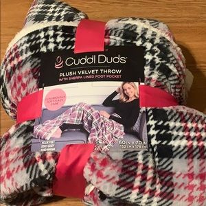 NWOT cuddl dud throw